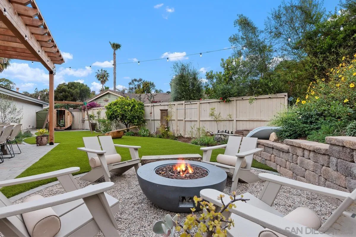 3343 Del Rio Ct