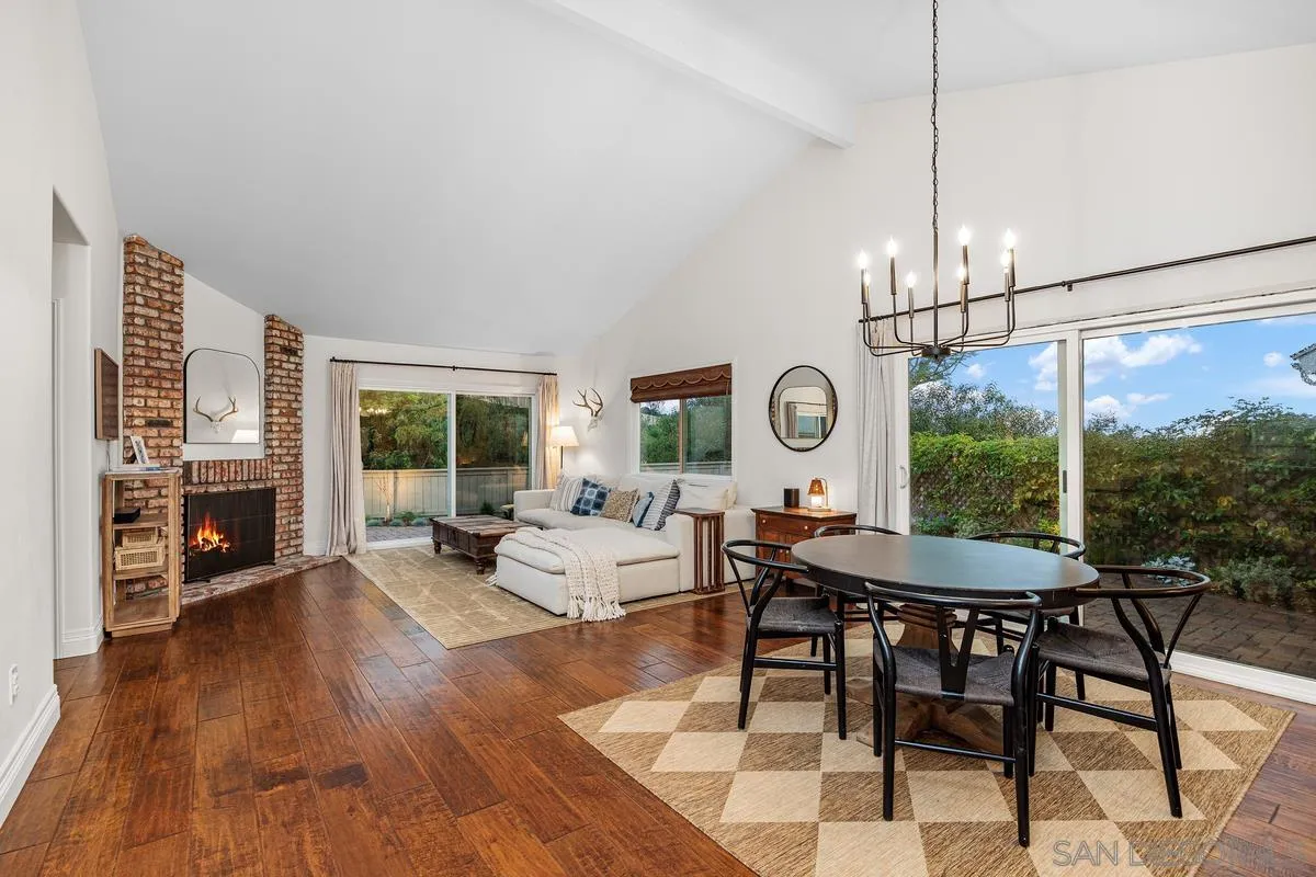 3343 Del Rio Ct