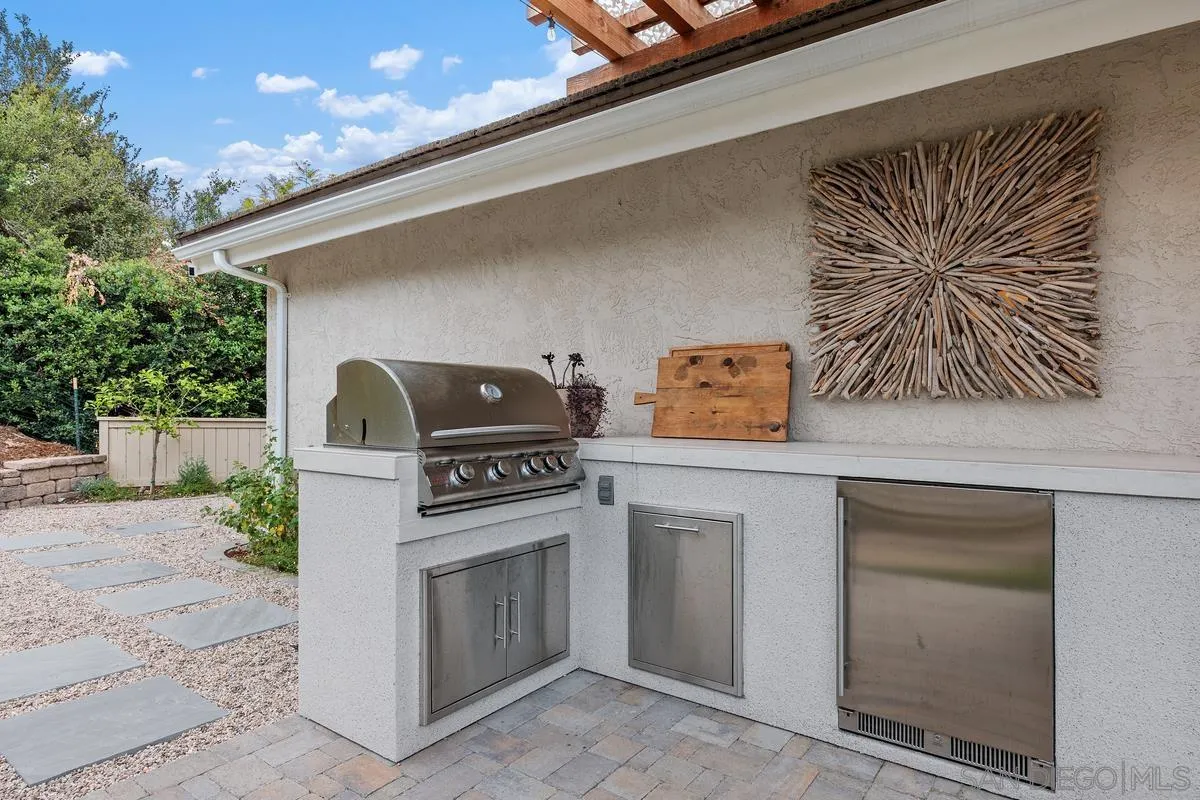 3343 Del Rio Ct