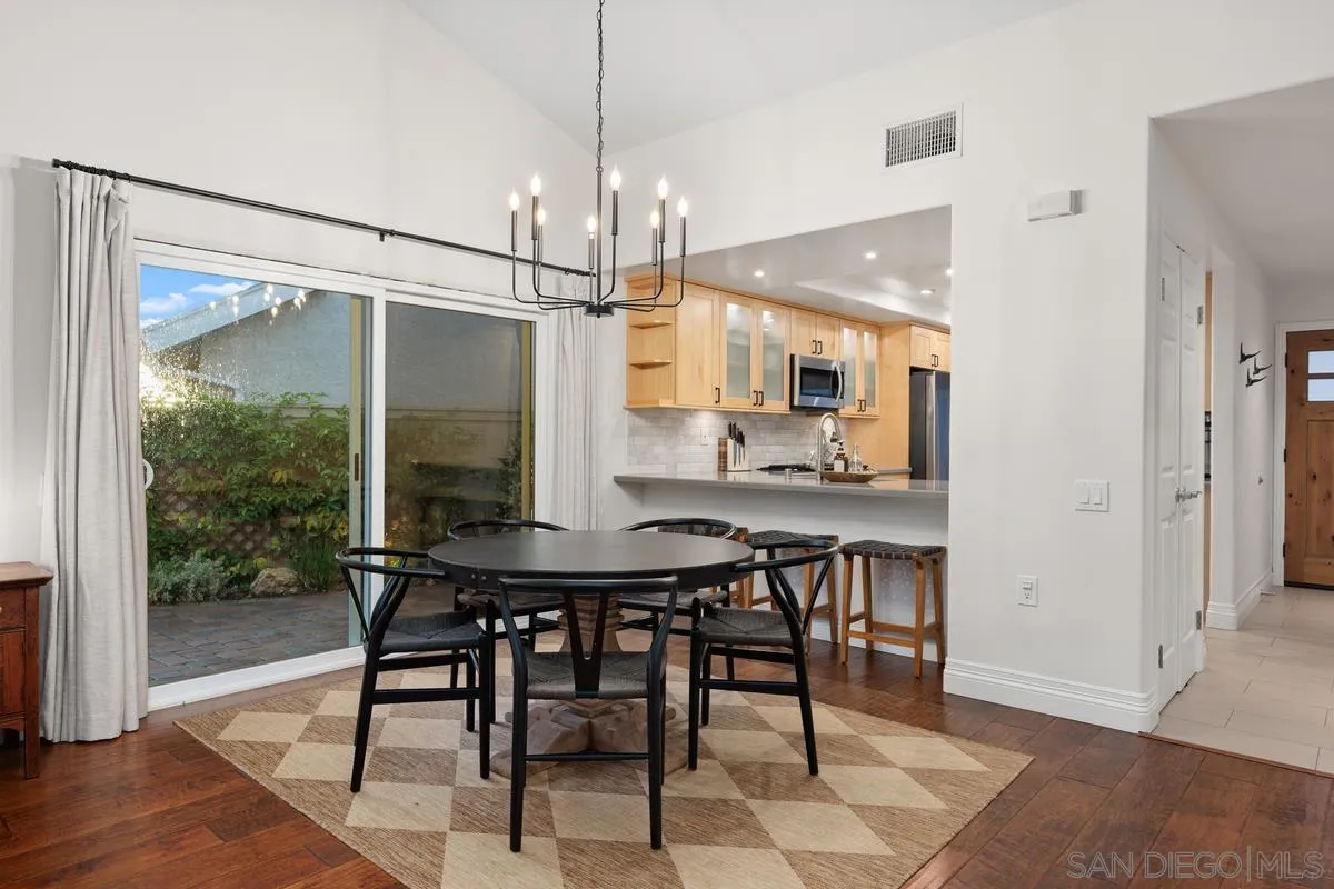 3343 Del Rio Ct