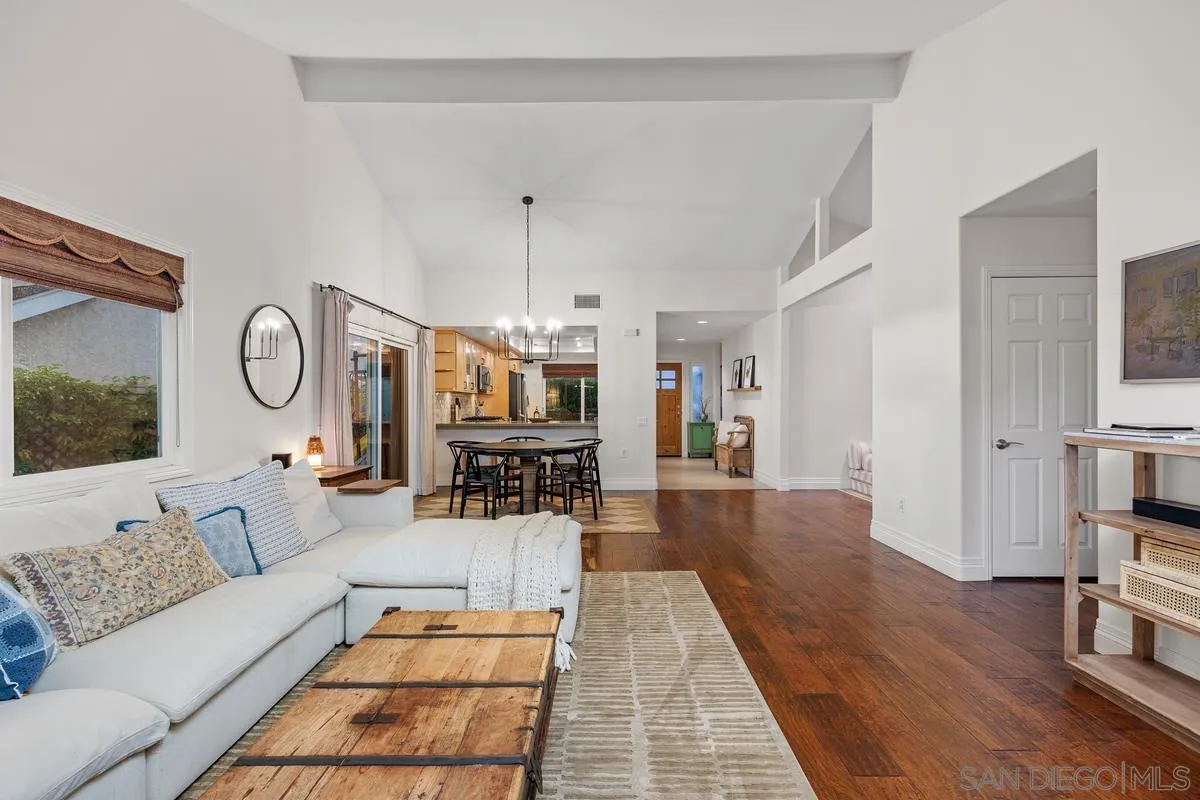 3343 Del Rio Ct
