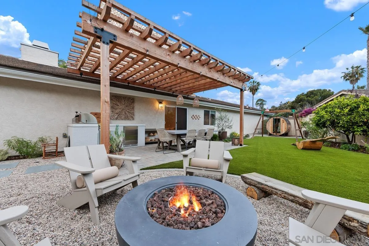 3343 Del Rio Ct