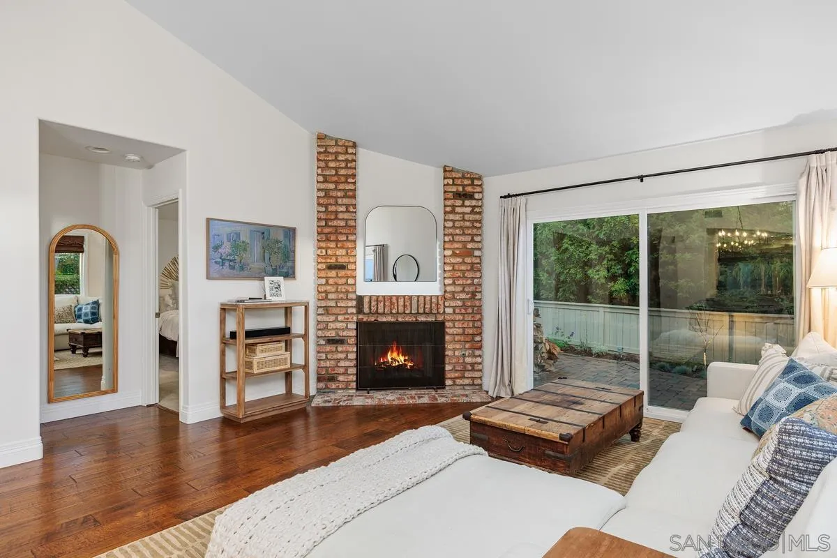 3343 Del Rio Ct