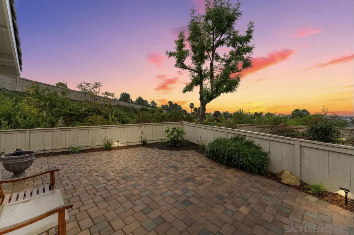 3343 Del Rio Ct