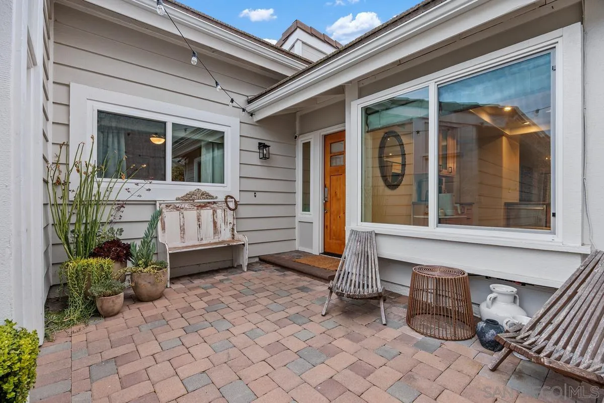 3343 Del Rio Ct