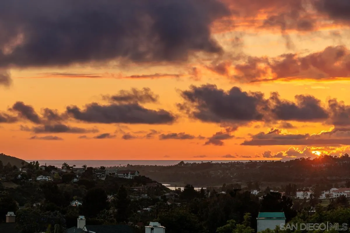 3343 Del Rio Ct