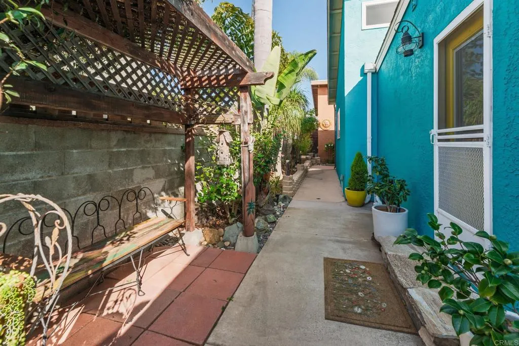 1454 Moreno Street