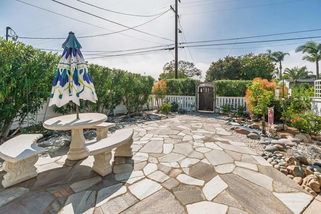1454 Moreno Street