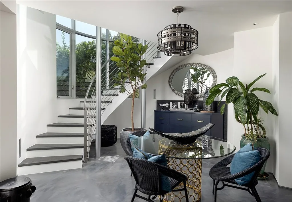 465 Panorama Drive