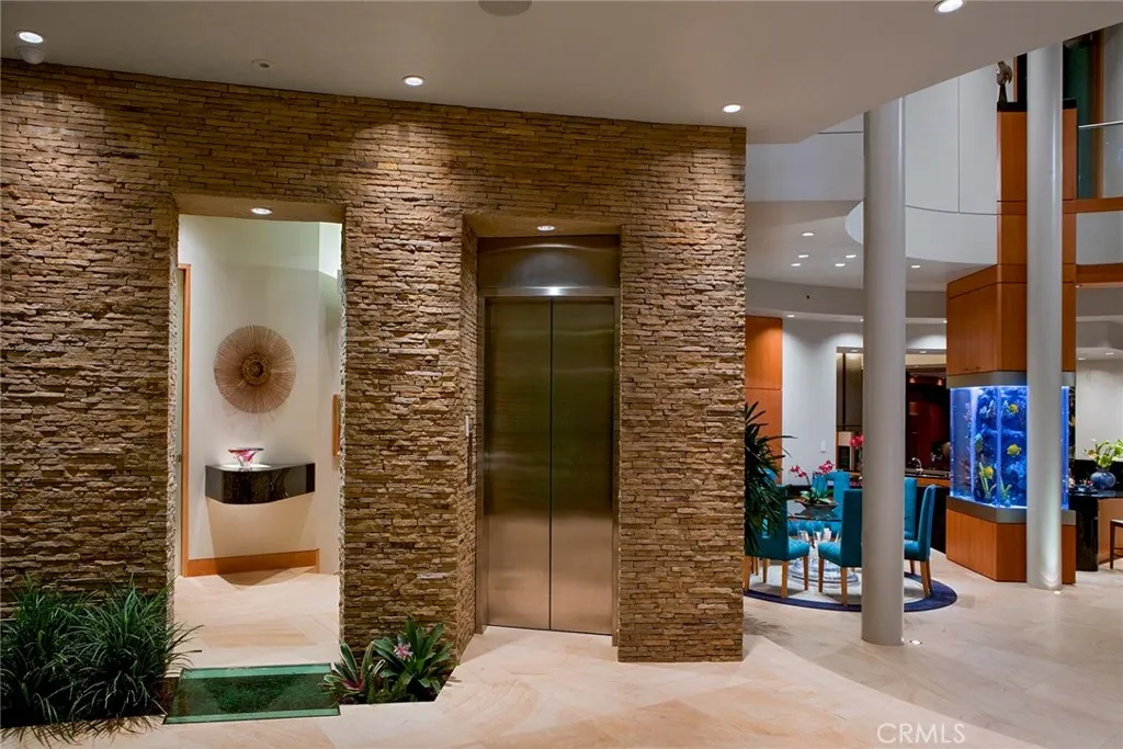 18 Ritz Cove