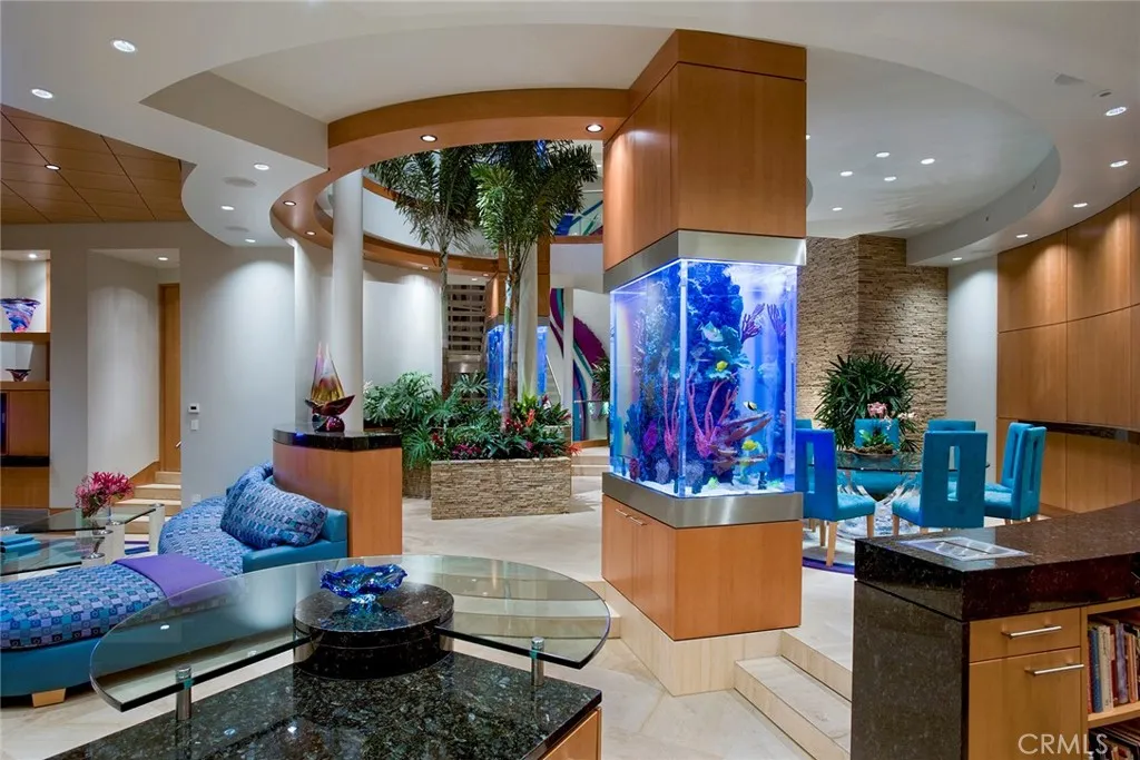 18 Ritz Cove