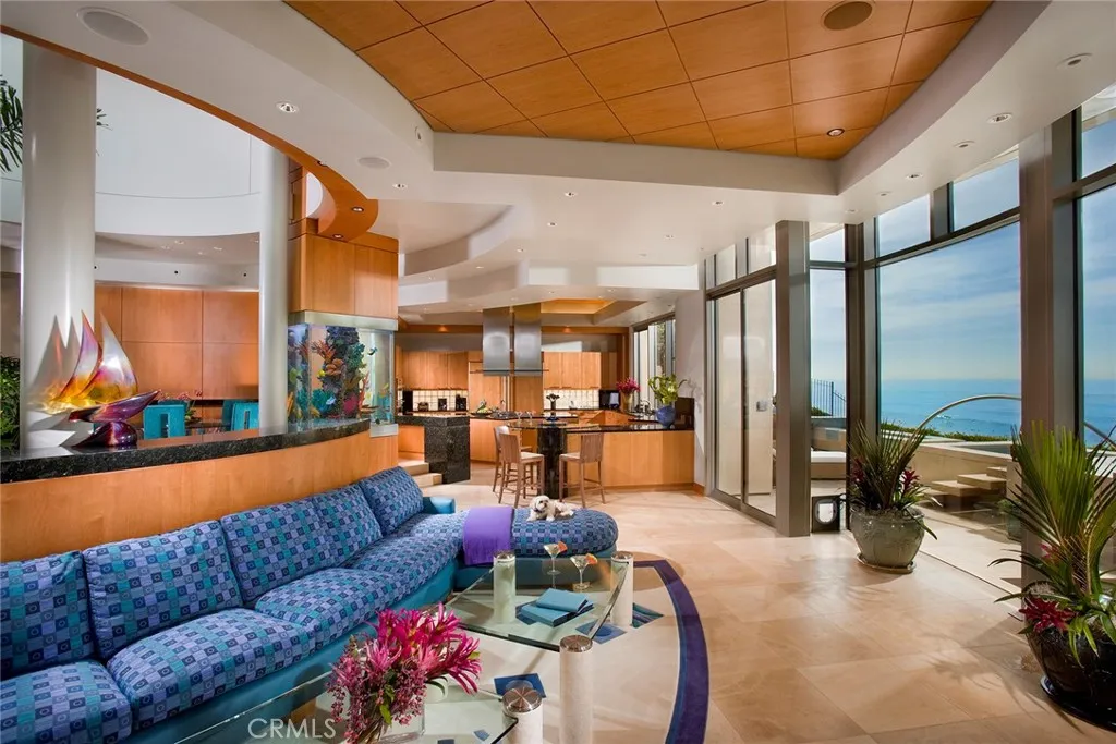 18 Ritz Cove