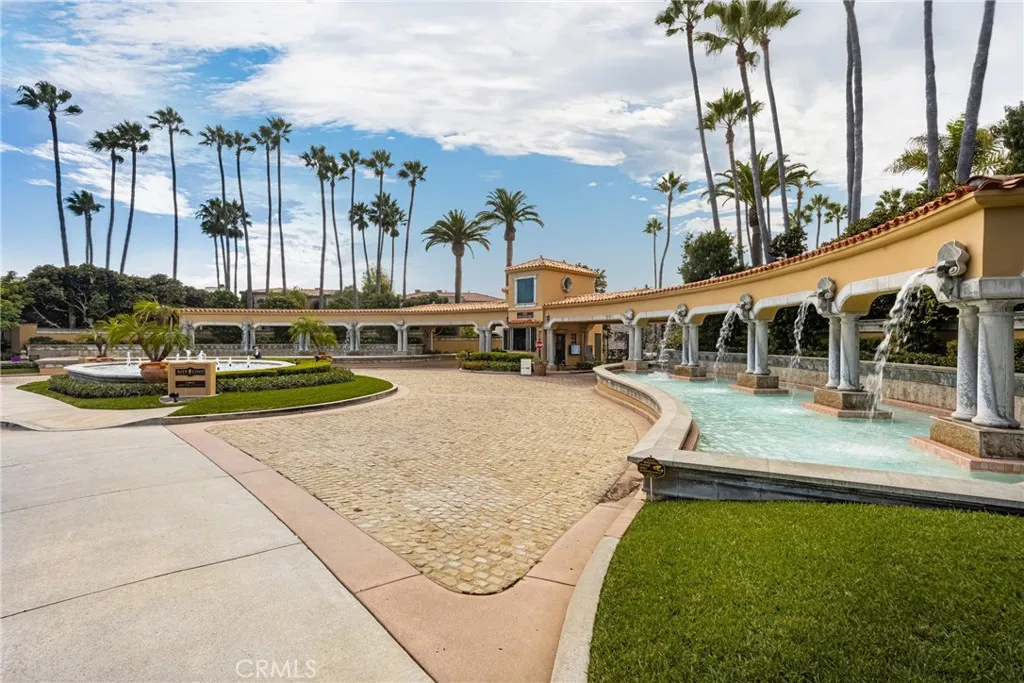 18 Ritz Cove