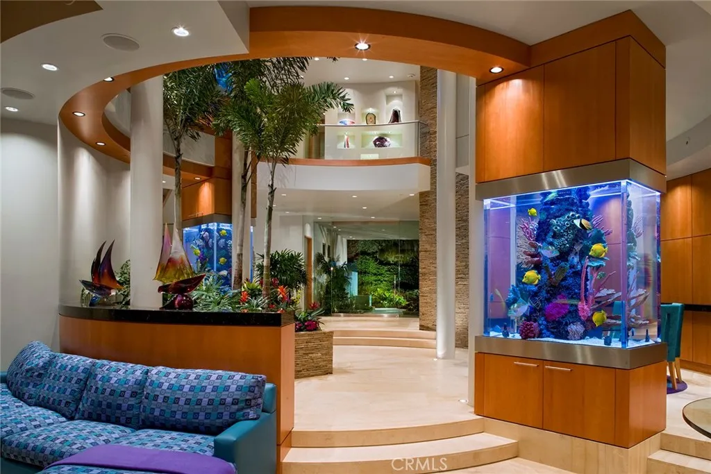 18 Ritz Cove