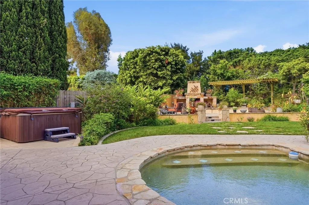 3107 Serrano Dr