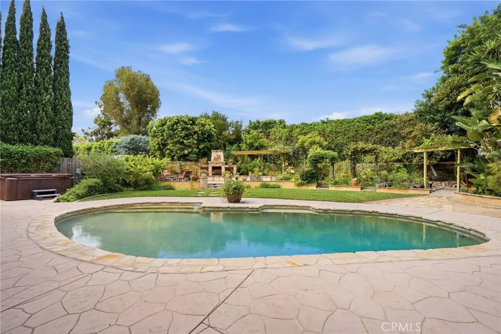 3107 Serrano Dr