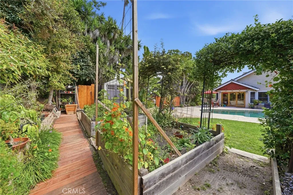 3107 Serrano Dr
