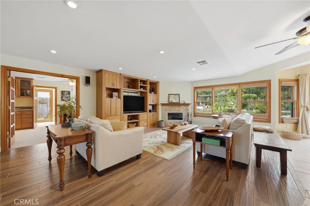 3107 Serrano Dr