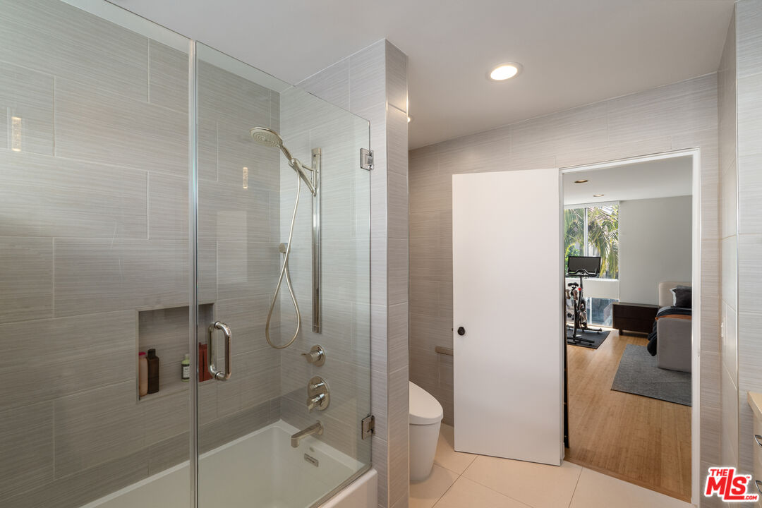 11925 Goshen Ave Unit: 4