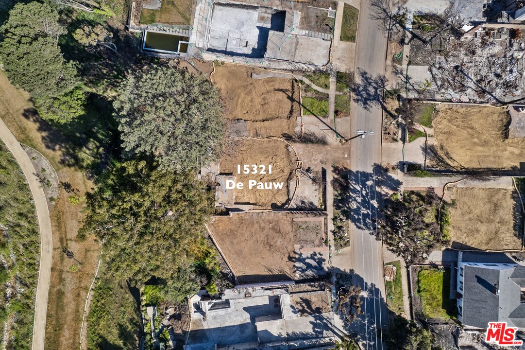 15321 De Pauw St
