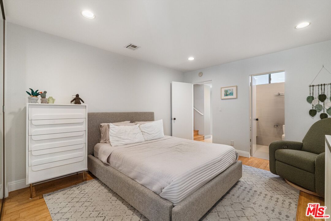 11925 Goshen Ave Unit: 4