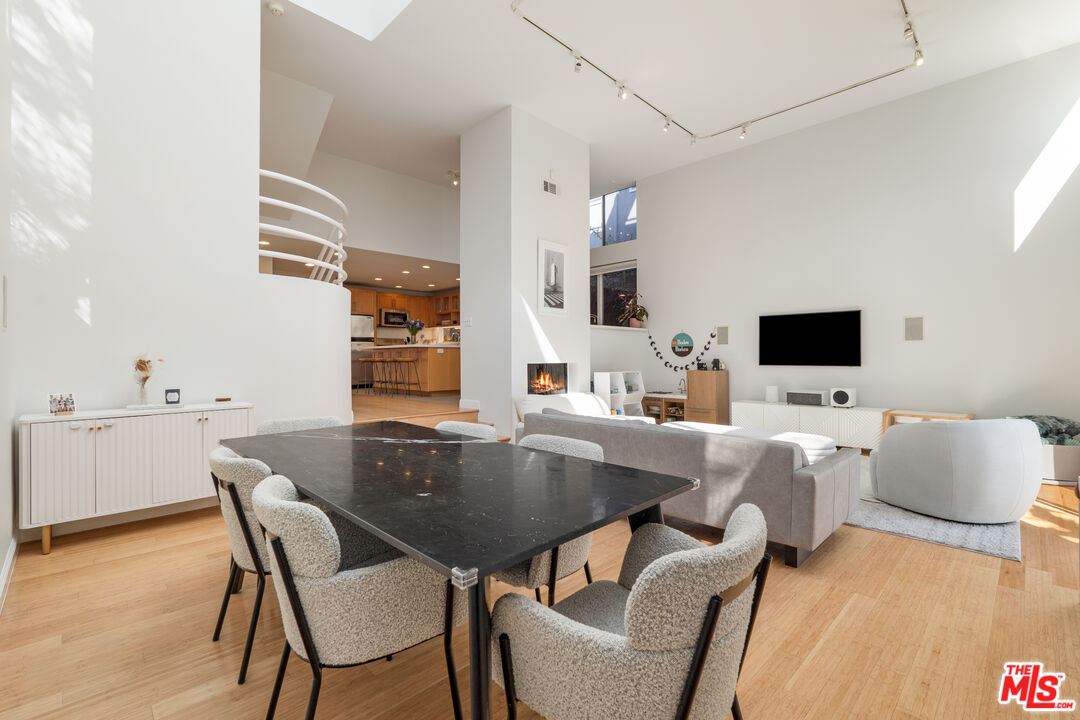 11925 Goshen Ave Unit: 4