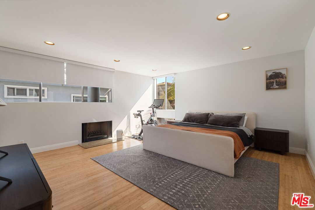 11925 Goshen Ave Unit: 4