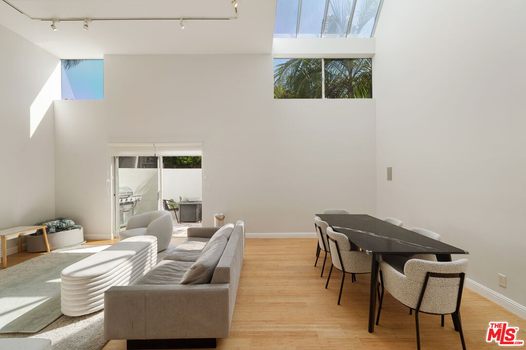 11925 Goshen Ave Unit: 4