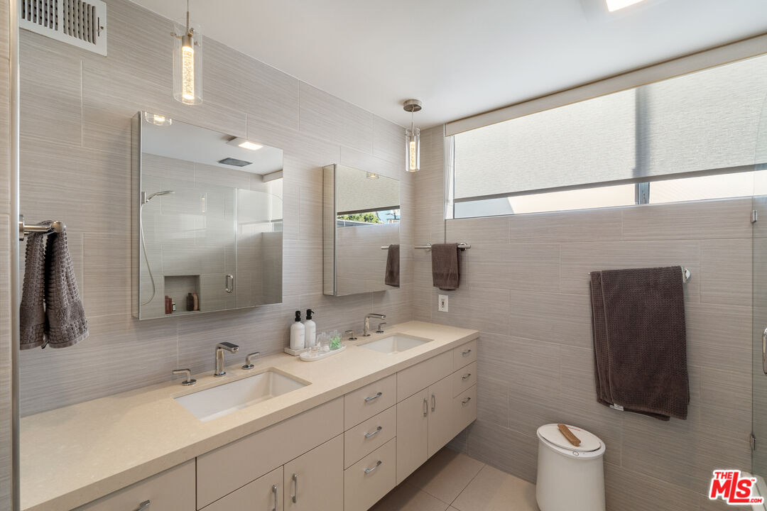 11925 Goshen Ave Unit: 4