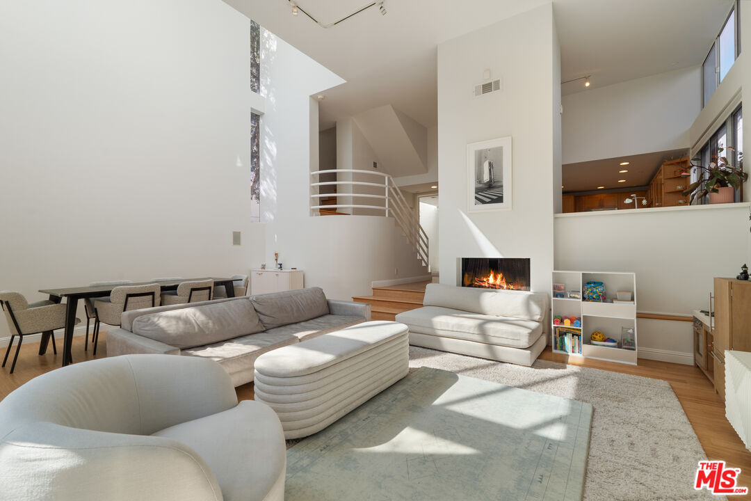 11925 Goshen Ave Unit: 4