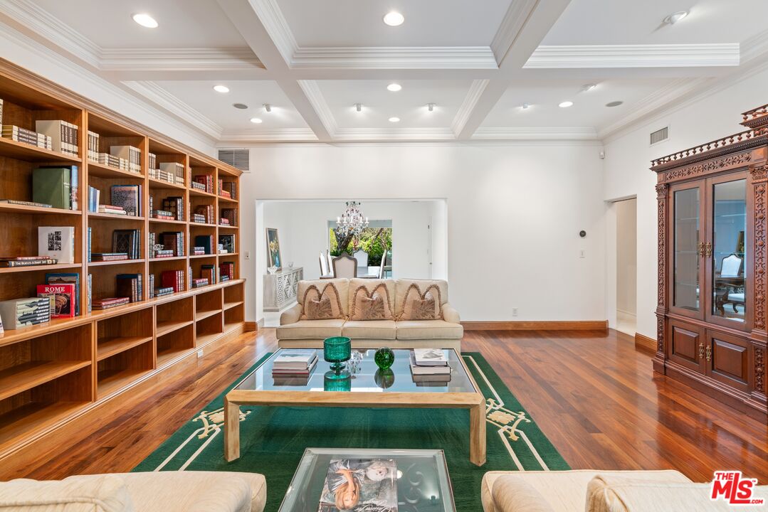 521 N Rexford Dr