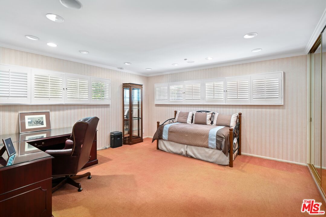 521 N Rexford Dr