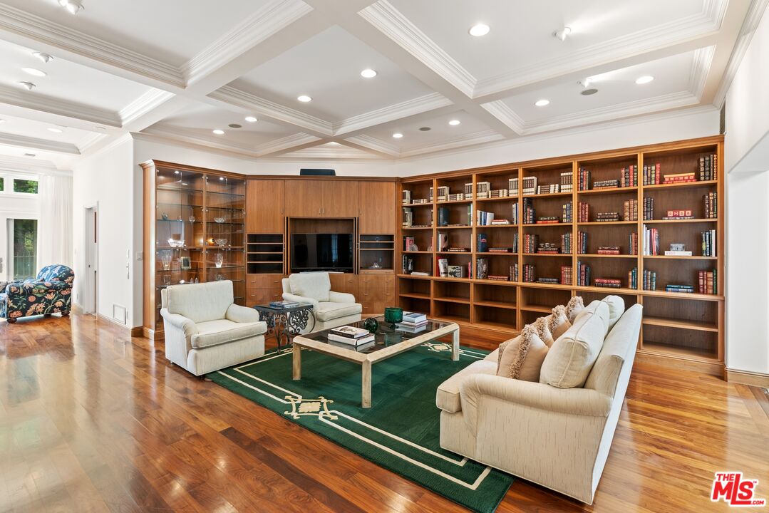 521 N Rexford Dr