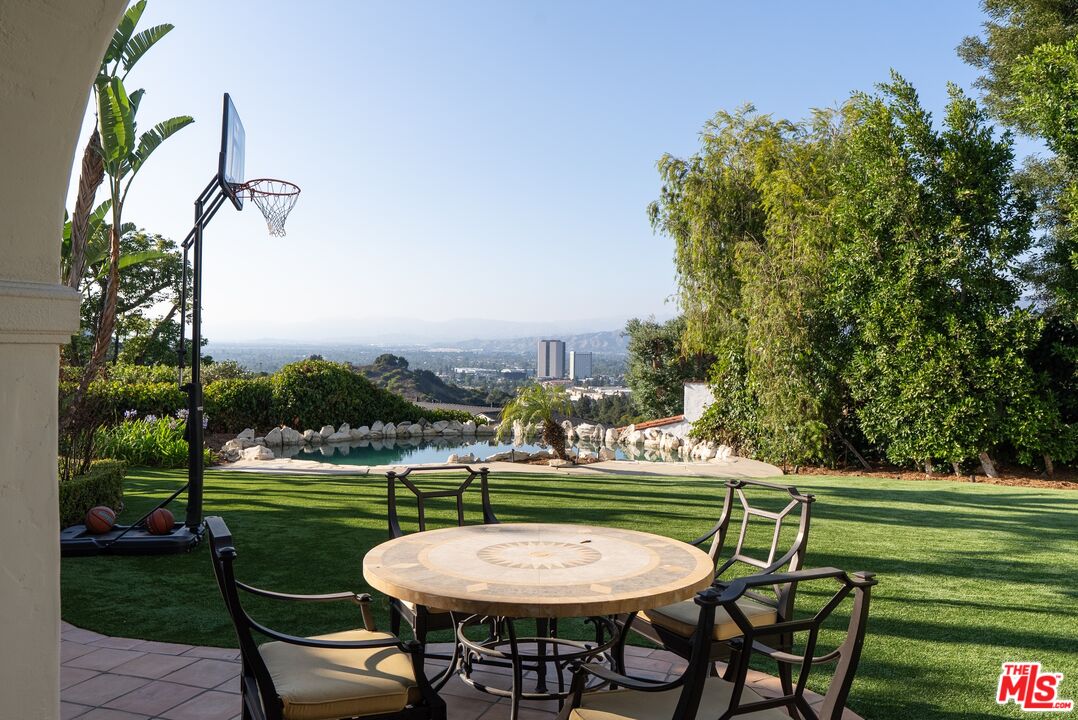 3110 La Suvida Dr