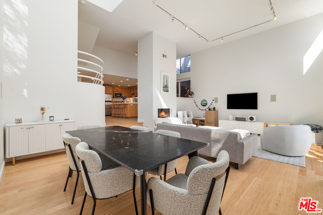 11925 Goshen Ave Unit: 4