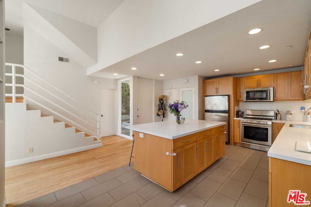 11925 Goshen Ave Unit: 4