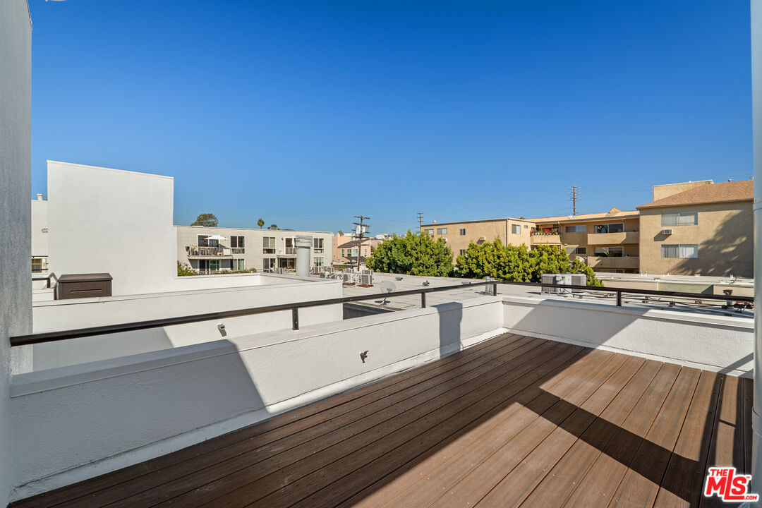 11925 Goshen Ave Unit: 4
