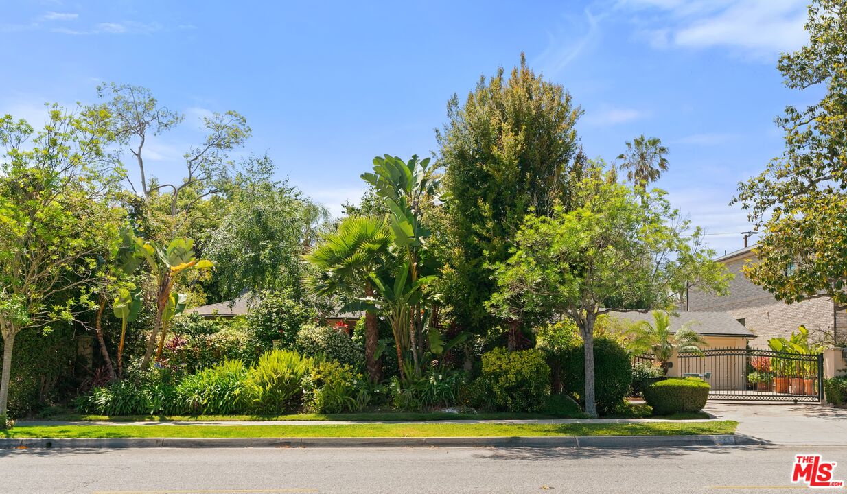 521 N Rexford Dr