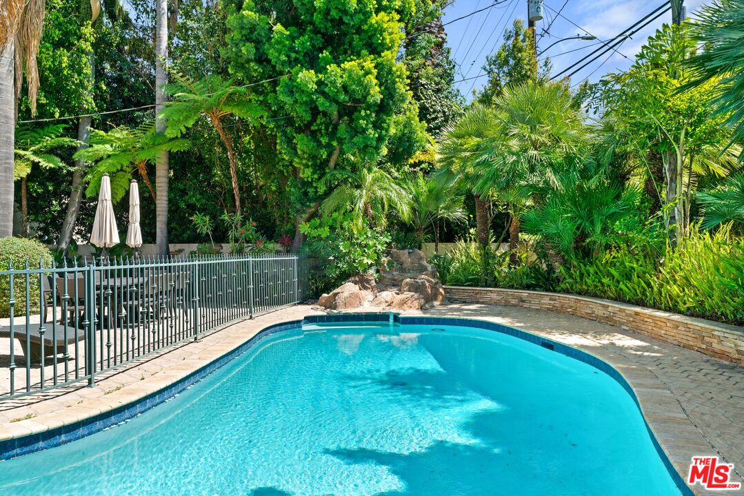 521 N Rexford Dr