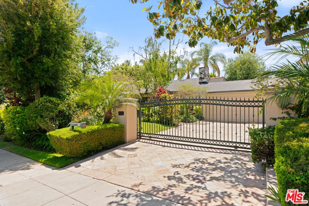 521 N Rexford Dr