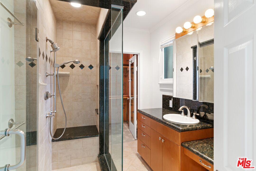 521 N Rexford Dr