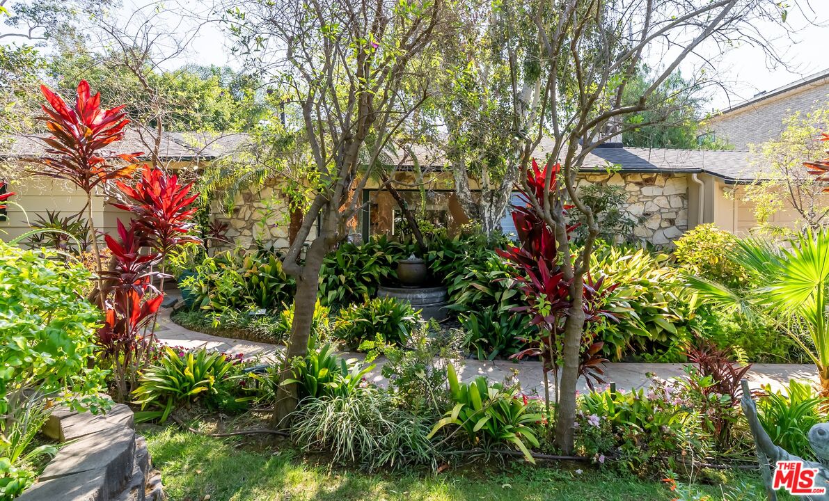 521 N Rexford Dr