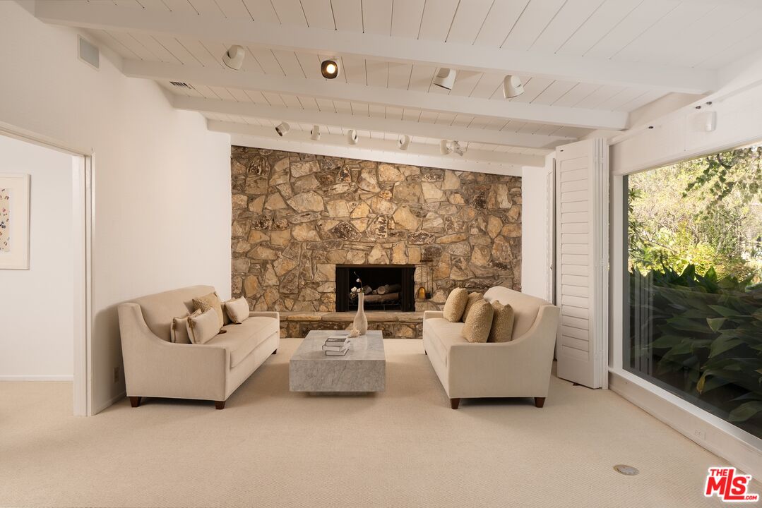 521 N Rexford Dr