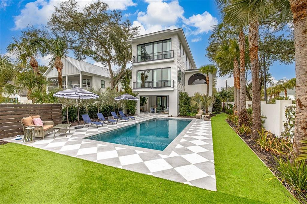 1833 Dixon Lane