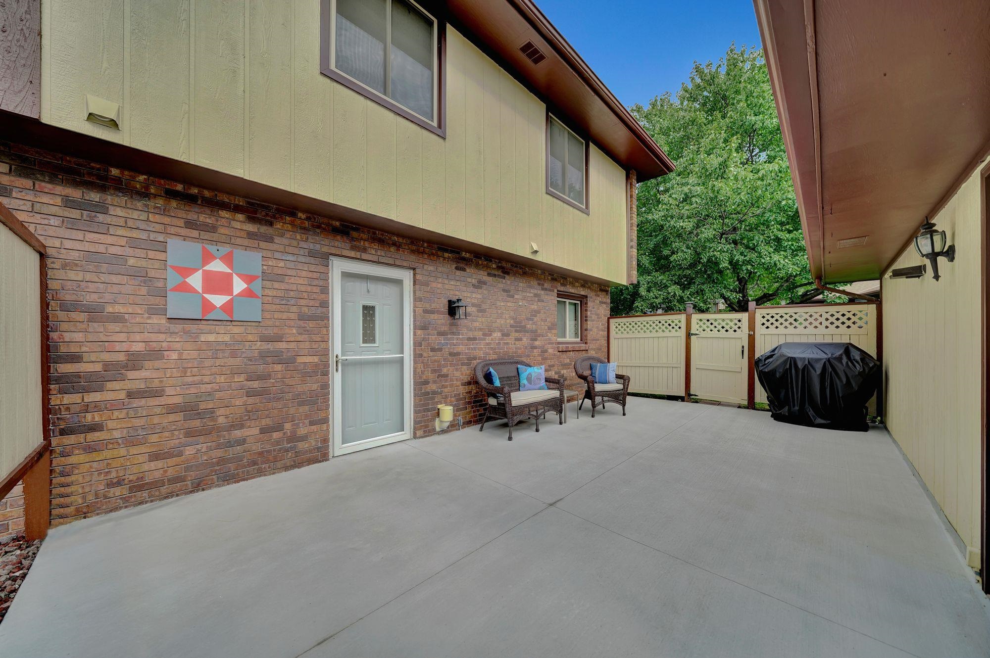 223 N 75th Court