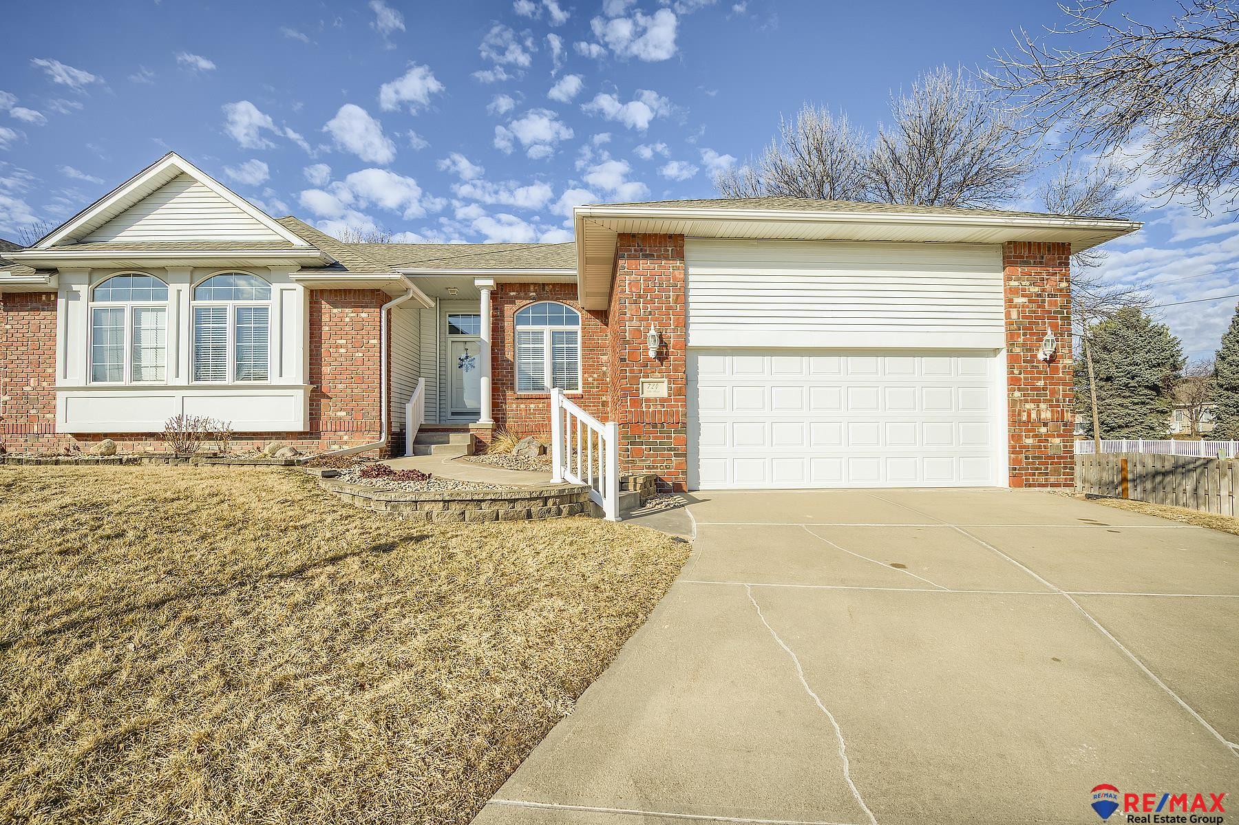 724 Villa Plaza