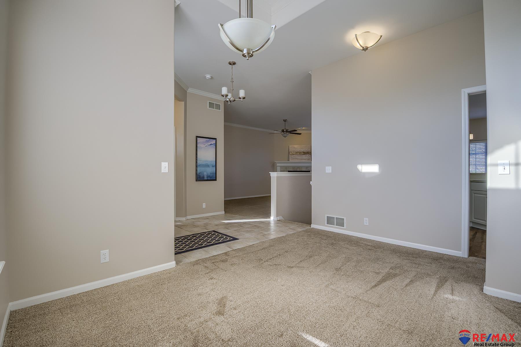 724 Villa Plaza