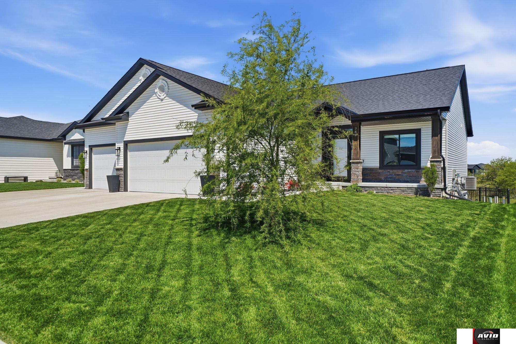 766 W Panorama Drive