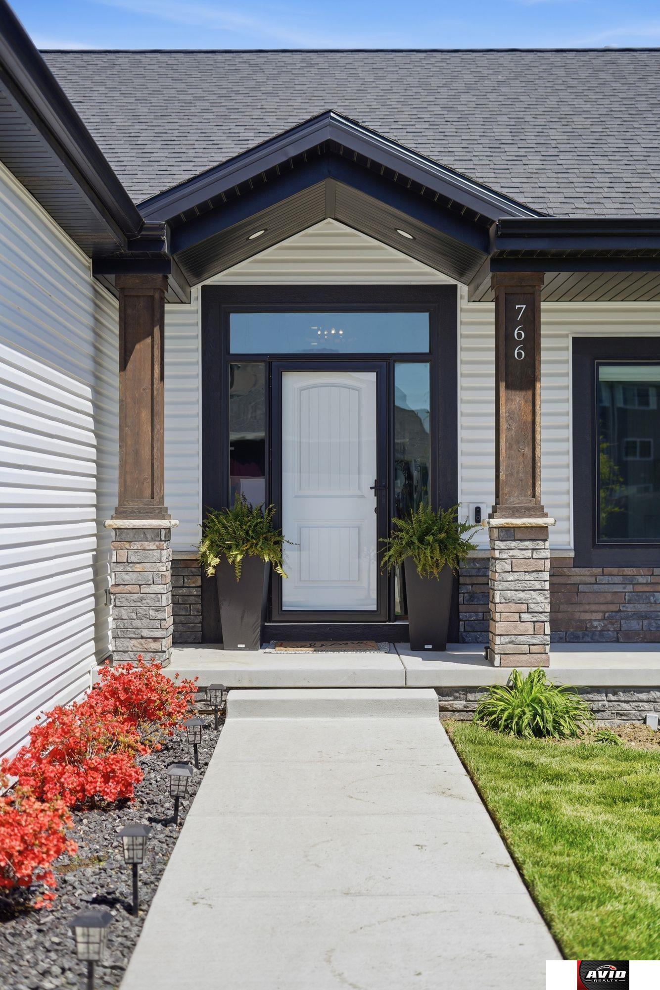 766 W Panorama Drive