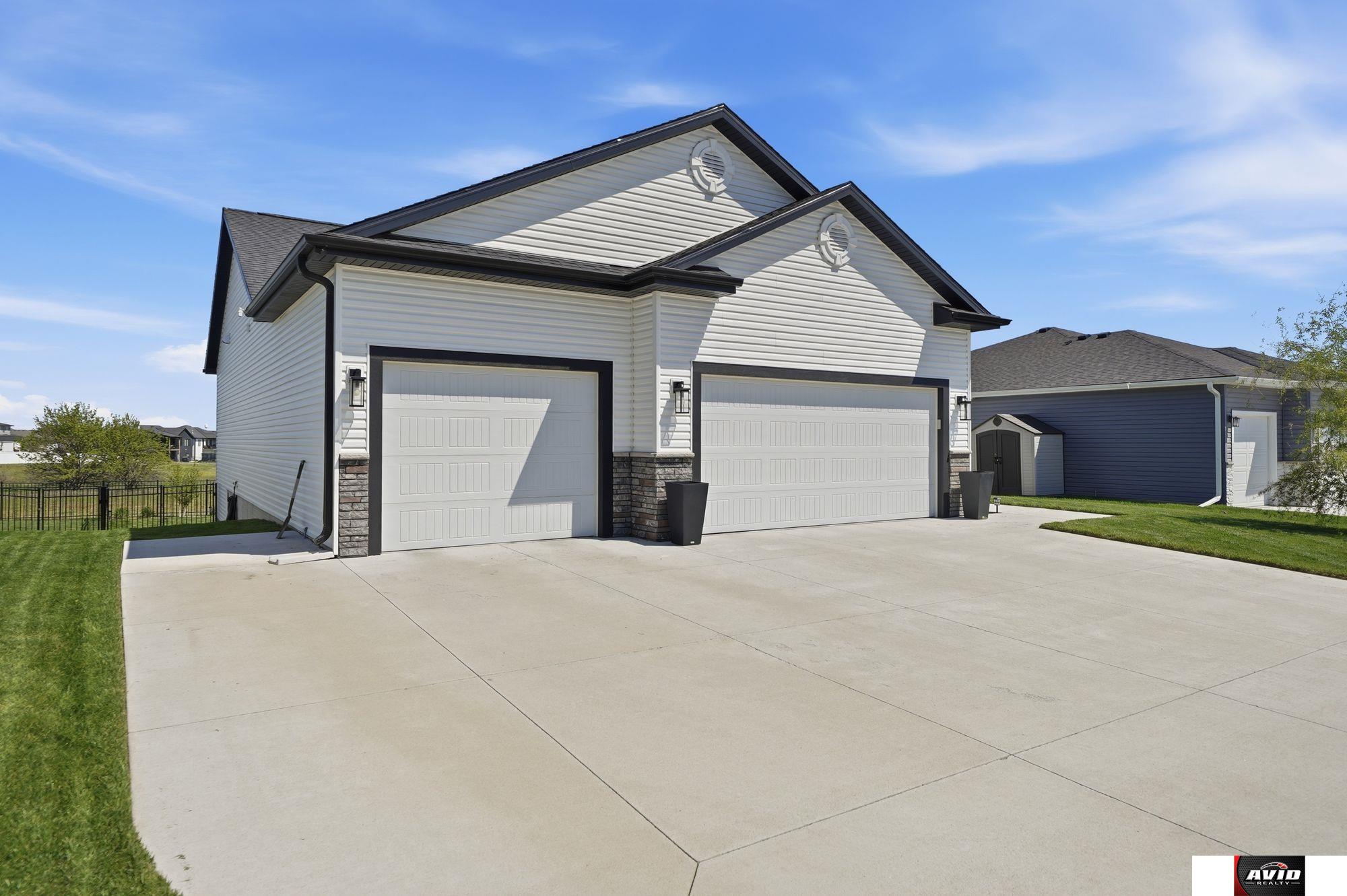 766 W Panorama Drive